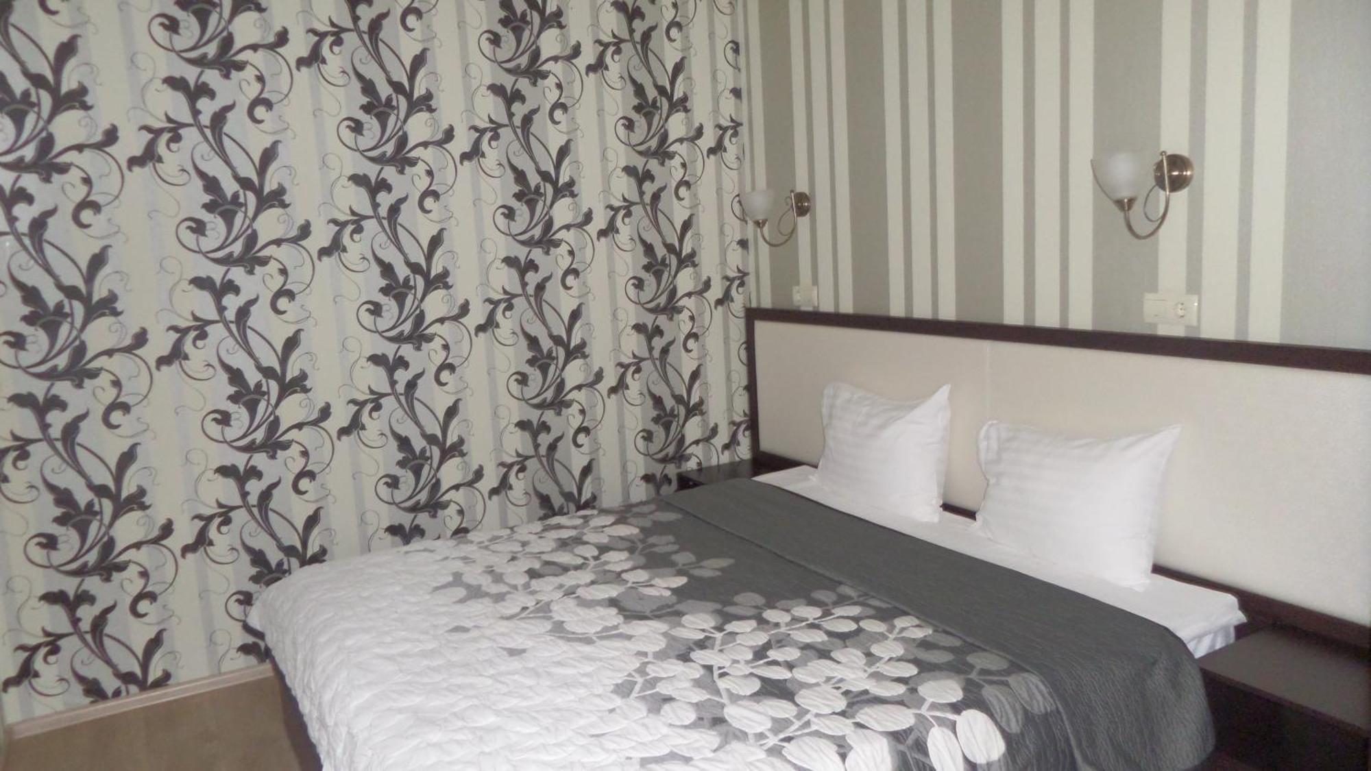Royal Hotel Kharkiv Room photo