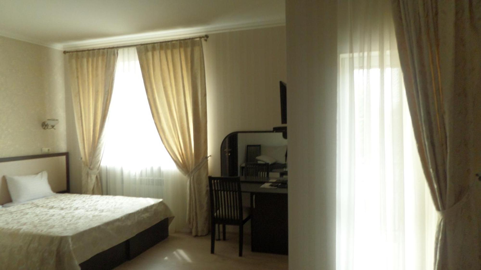 Royal Hotel Kharkiv Room photo