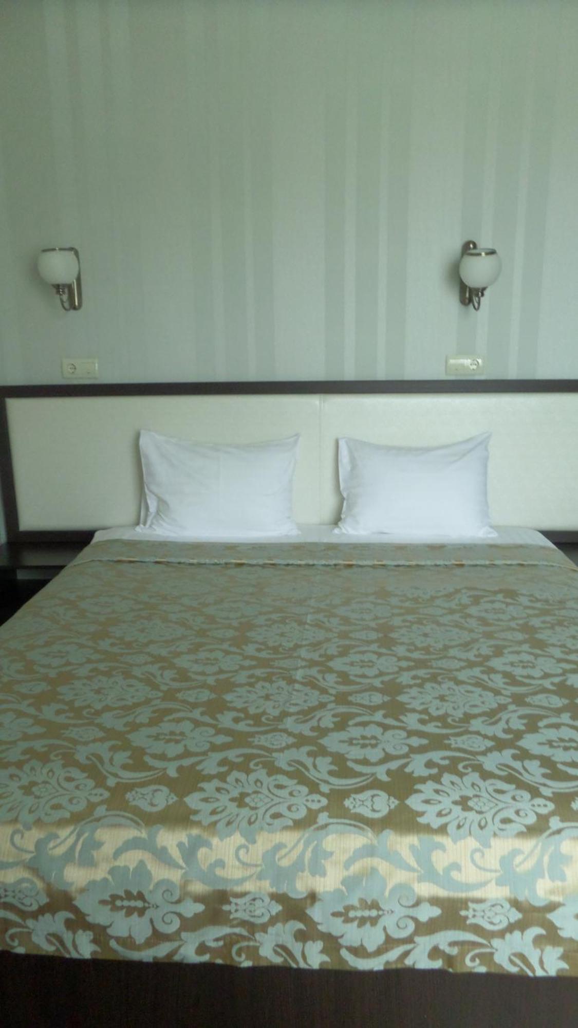 Royal Hotel Kharkiv Room photo