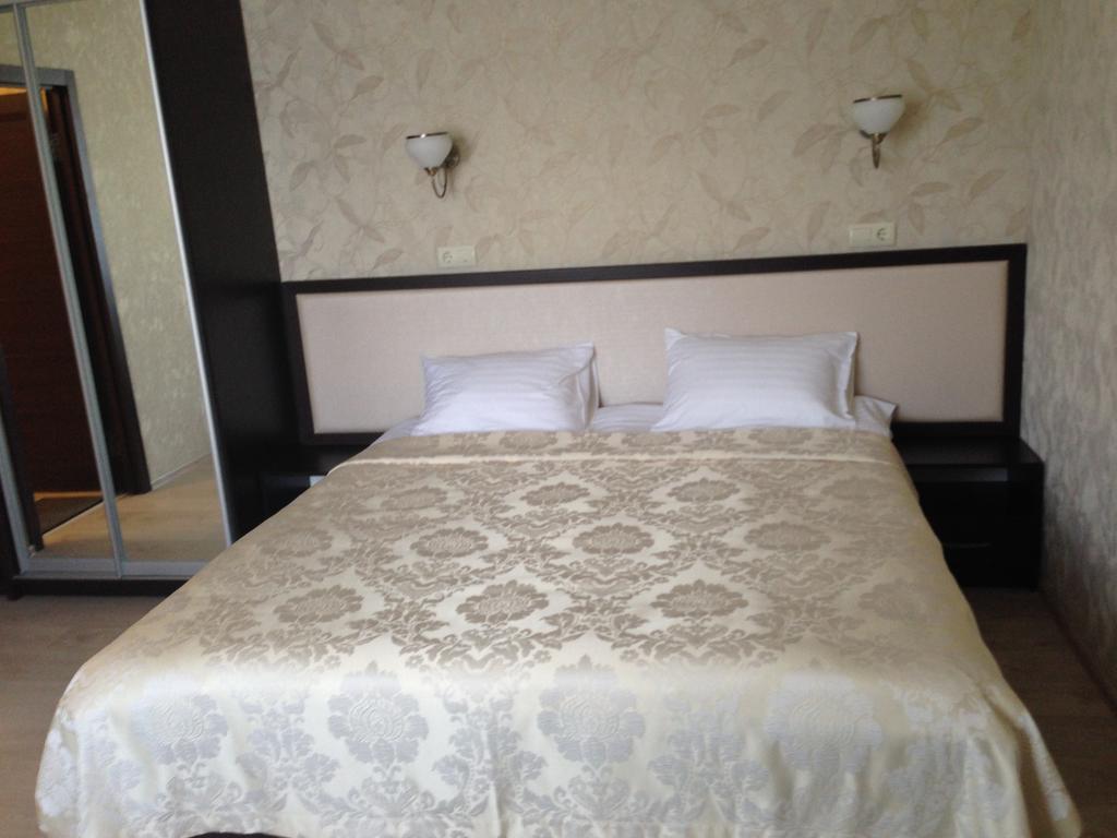 Royal Hotel Kharkiv Room photo